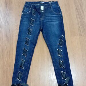*****GOING FAST!! BRAND NEW W TAGS SZ 7 FASHION NOVA JEANS*****